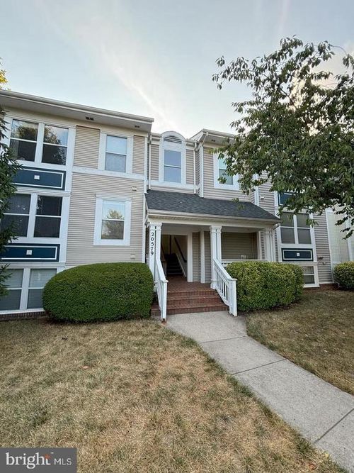 unit-301-20579 Snowshoe Sq, ASHBURN, VA, 20147-3963 | Card Image