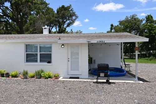 11907 Frontage Rd, Dade City, FL, 33525-6052 | Card Image