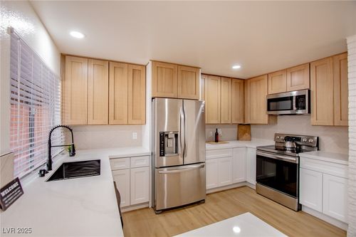 233 Pecos Way, Las Vegas, NV, 89121-2400 | Card Image