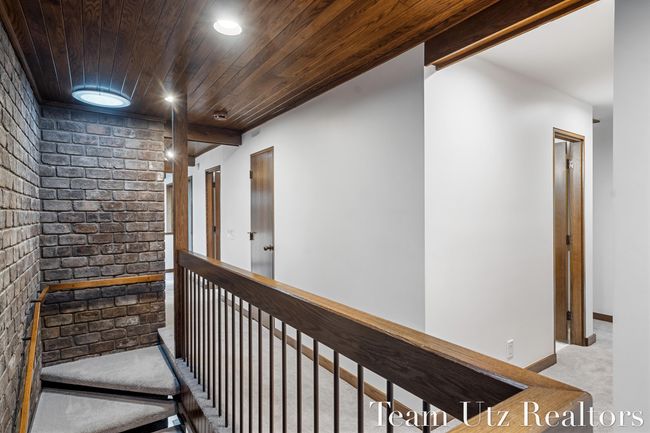 Second Floor Main Bathroom | Image 38