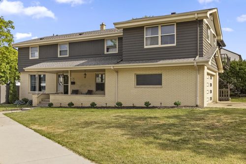 9625 W Metcalf Place, Milwaukee, WI, 53222 | Card Image