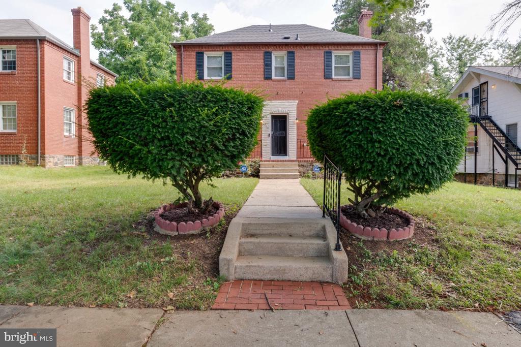 Barrington Rd, Baltimore, MD 21215