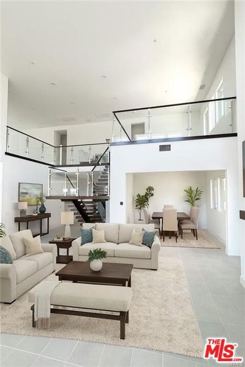 20568 Edgewood Ct, Chatsworth, CA, 91311-1708 | Card Image