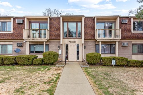 5-7050 Villa Dr, Waterford, MI, 48327-4036 | Card Image