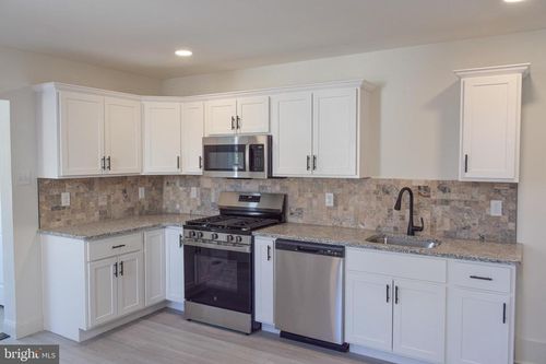 119 N Robeson St, ROBESONIA, PA, 19551-1230 | Card Image