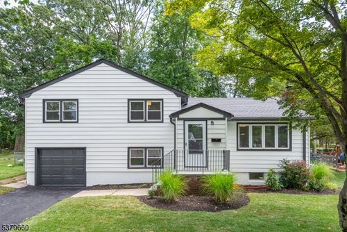 28 Oak Dr, Roseland, NJ, 07068-1431 | Card Image