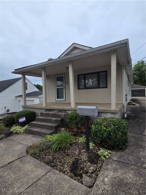 636 Lincoln Ave, Struthers, OH, 44471-1021 | Card Image