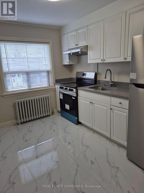 4-1066 Coxwell Avenue, Toronto (East York), ON, M3C3G4 | Card Image