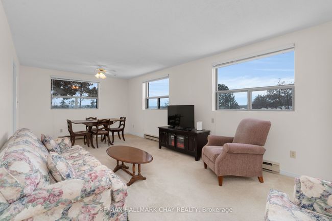 208 - 291 Blake St, Condo with 2 bedrooms, 2 bathrooms and 2 parking in Barrie ON | Image 4
