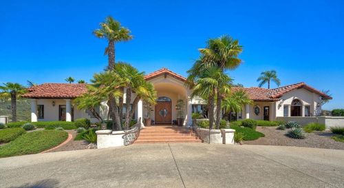 3040 Palm Hill Dr, Vista, CA, 92084-6555 | Card Image