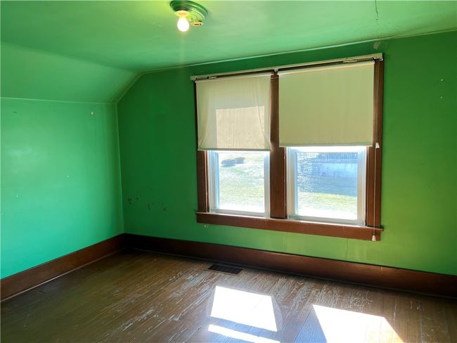 Upper level bedroom. | Image 13