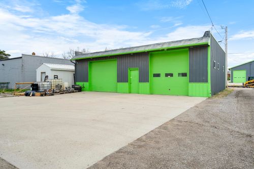 440 W Parker St, Waterloo, IA, 50703-2320 | Card Image