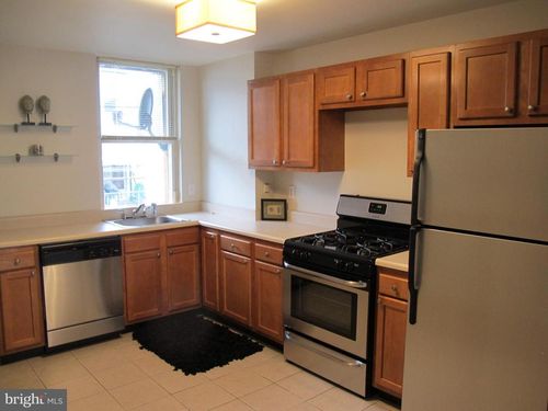 136 N Curley St, BALTIMORE, MD, 21224-1331 | Card Image