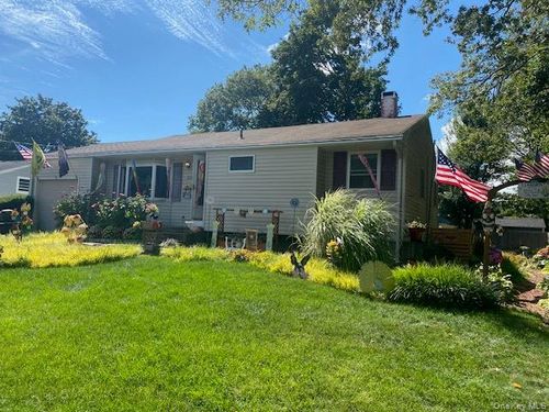 2816 Acorn Ave, Medford, NY, 11763-1924 | Card Image