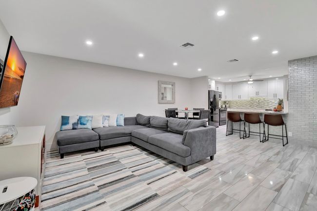 25-B - 8051 Ambach Way, Home with 2 bedrooms, 2 bathrooms and null parking in Hypoluxo FL | Image 11