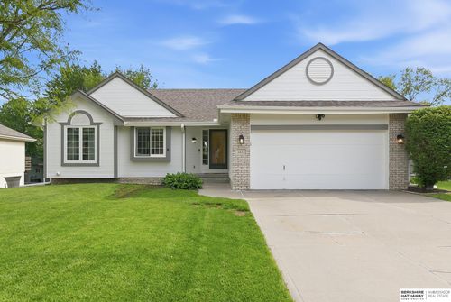 2137 Cobblestone Rd, Papillion, NE, 68133-3332 | Card Image