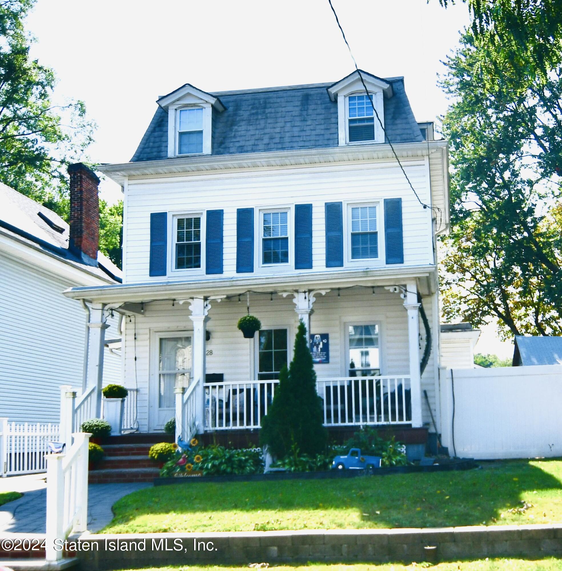 Trinity Pl, Staten Island, NY 10310