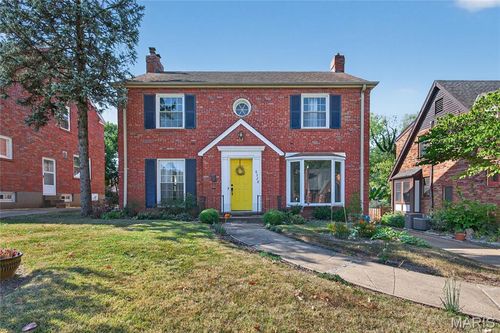 8328 Ardsley Dr, Saint Louis, MO, 63121-4525 | Card Image