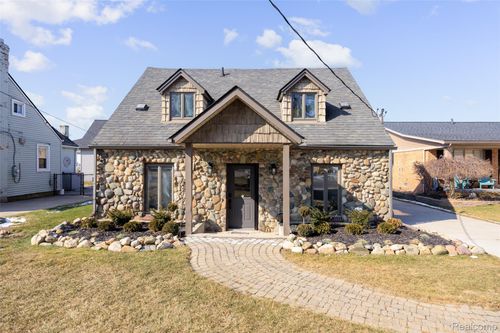 39401 Lakeshore Dr, Harrison Township, MI, 48045-1863 | Card Image