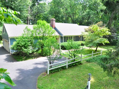3 Carriage Dr, Canton, CT, 06019-2001 | Card Image