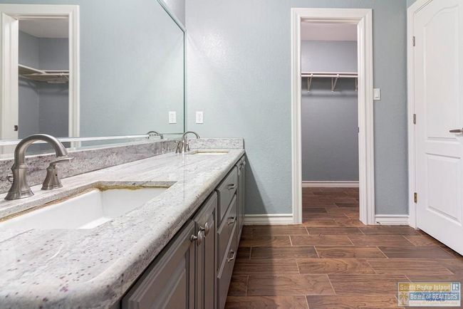 1084 Squaw Valley Dr, House other with 3 bedrooms, 2 bathrooms and null parking in Brownsville TX | Image 4