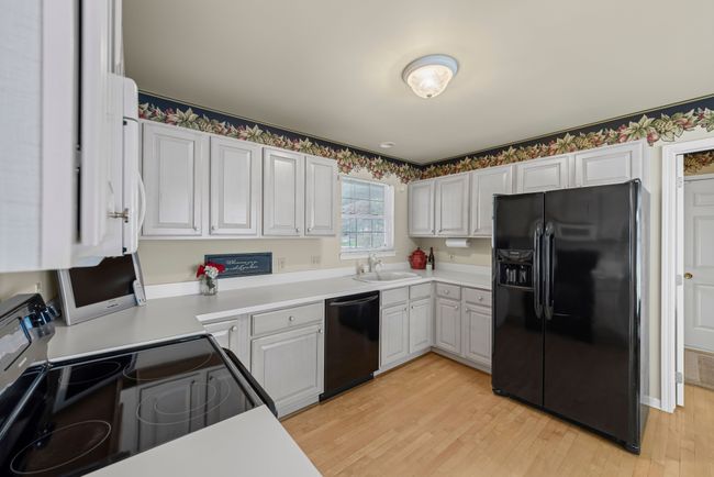 Large kitchen w/ plentiful cabinetry & prep space | Image 11