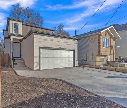 571 Burrows Ave, Winnipeg, MB, R2W2A5 | Card Image