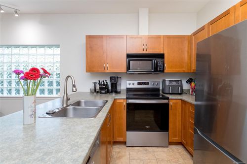 1963 Polo Park Crt, Saanichton, BC, V8M2K1 | Card Image
