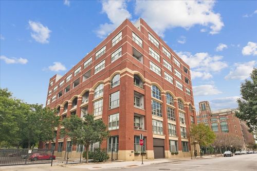 411-2001 Calumet Ave, Chicago, IL, 60616-1570 | Card Image