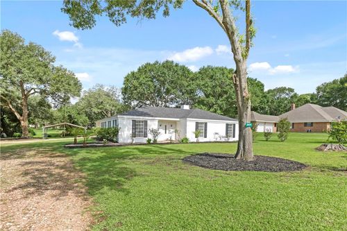 3101 Possum Trot St, Brenham, TX, 77833-9202 | Card Image