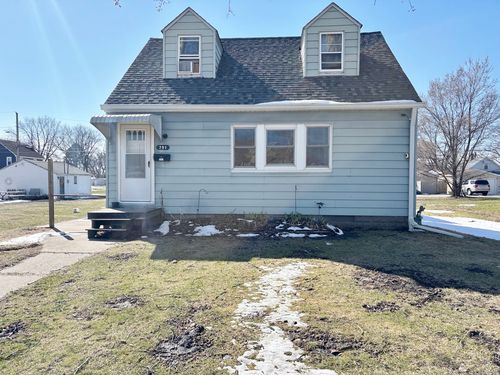 751 21st St, East Moline, IL, 61244-1847 | Card Image