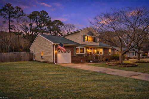 105 Evergreen Cir, Seaford, VA, 23696-2544 | Card Image