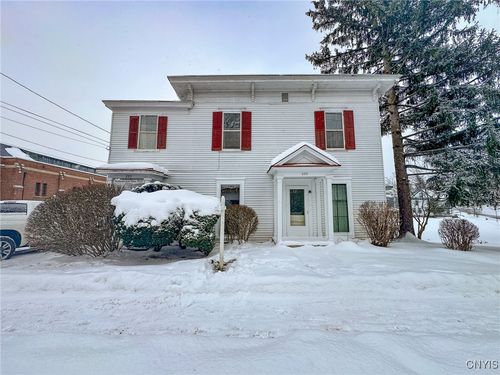 233 Cedar St, Oneida, NY, 13421-2111 | Card Image