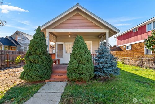 212 Riverside Dr, Cashmere, WA, 98815-1057 | Card Image