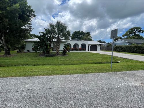 9882 Connecticut St, BONITA SPRINGS, FL, 34135-4637 | Card Image