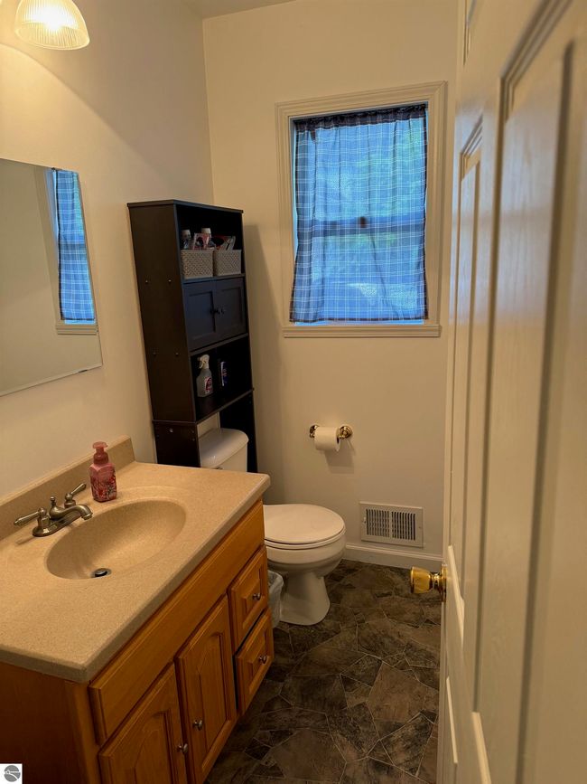 811 E Center St, House other with 3 bedrooms, 2 bathrooms and null parking in Ithaca MI | Image 11