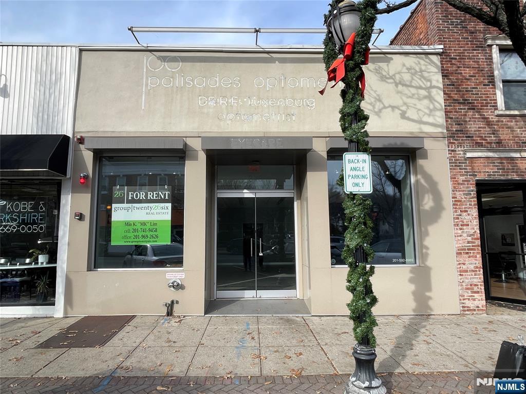 348 Broad Ave, Leonia, NJ 07605