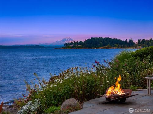 4290 Rockaway Beach Rd Ne, Bainbridge Island, WA, 98110-3152 | Card Image