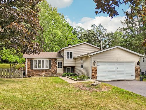 710 Greenbriar Ln, Lindenhurst, IL, 60046-8927 | Card Image