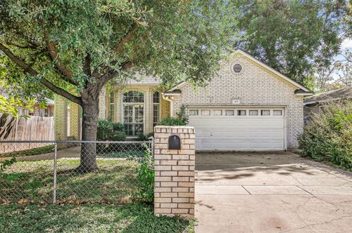409 E Austin Ave, Round Rock, TX, 78664-5303 | Card Image
