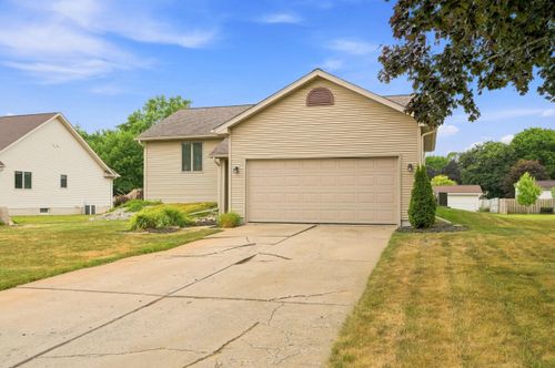 6108 Thorncliff Dr, Swartz Creek, MI, 48473-8852 | Card Image