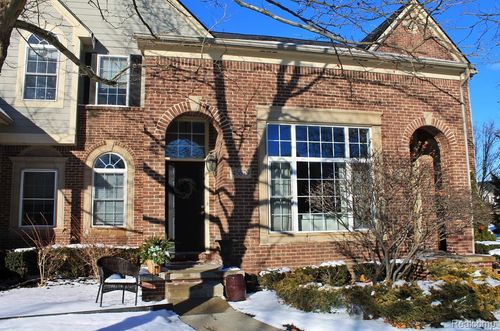 58-45679 N Stonewood Rd, Canton, MI, 48187-6628 | Card Image