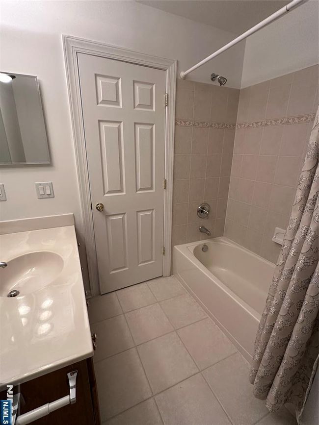 35 Magnolia Way, House attached with 3 bedrooms, 3 bathrooms and null parking in North Haledon NJ | Image 24