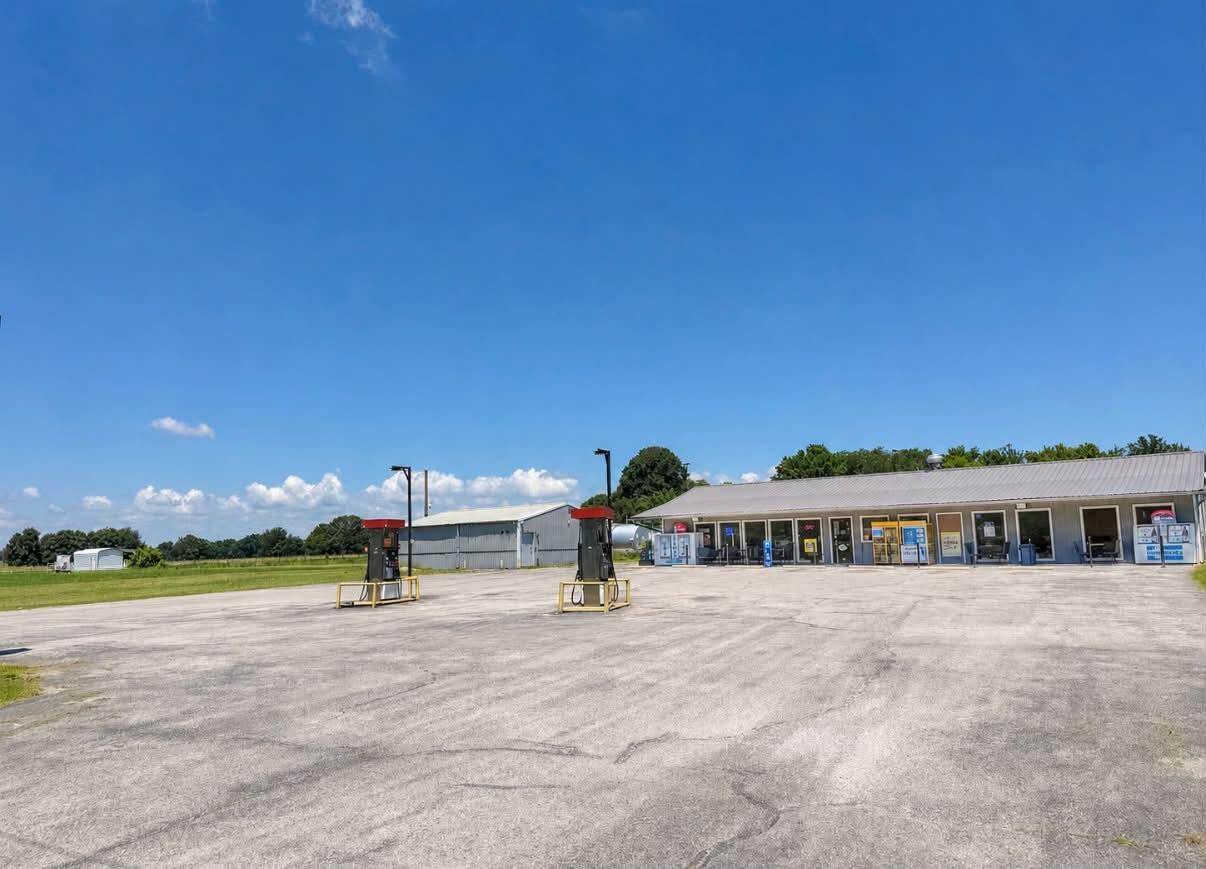 Commercial Sale in Eucha 2