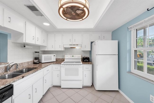 APT-103 - 845 Maple Ct, Condo with 2 bedrooms, 1 bathrooms and null parking in DUNEDIN FL | Image 6