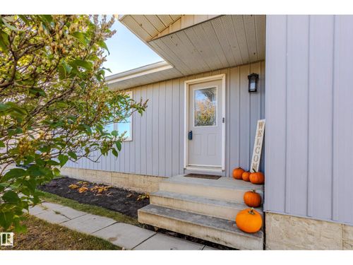 9713 100 Ave, Morinville, AB, T8R1G6 | Card Image