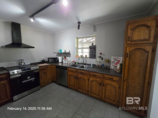 Kitchen | Image 10