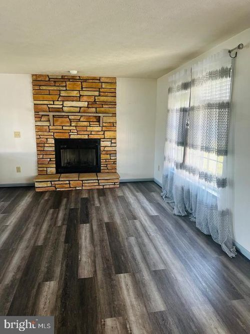 6015 Sunny Meadows Dr, FREDERICKSBURG, VA, 22407-5085 | Card Image