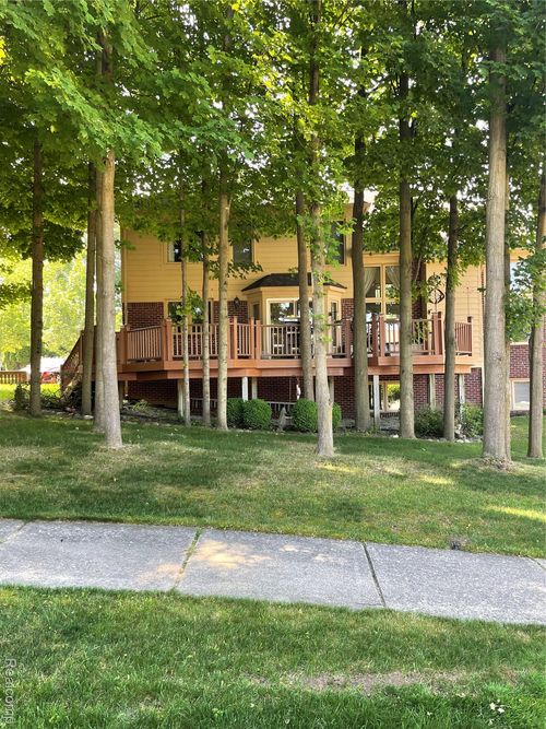 537 Bloomer Ridge Dr, Rochester, MI, 48307-2270 | Card Image