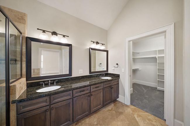 Dual vanities in primary bath. | Image 18